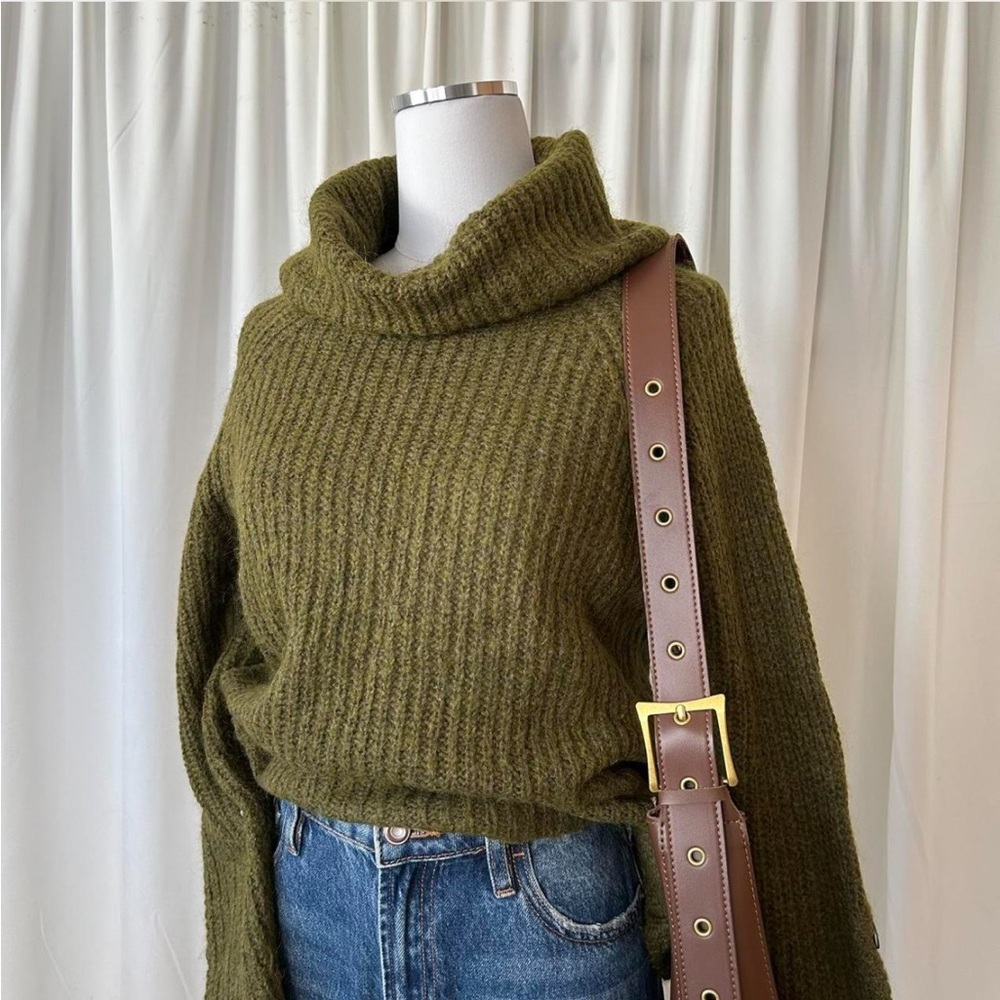 Green acoté turtleneck Mohair blend sweater. - Picture 2 of 8